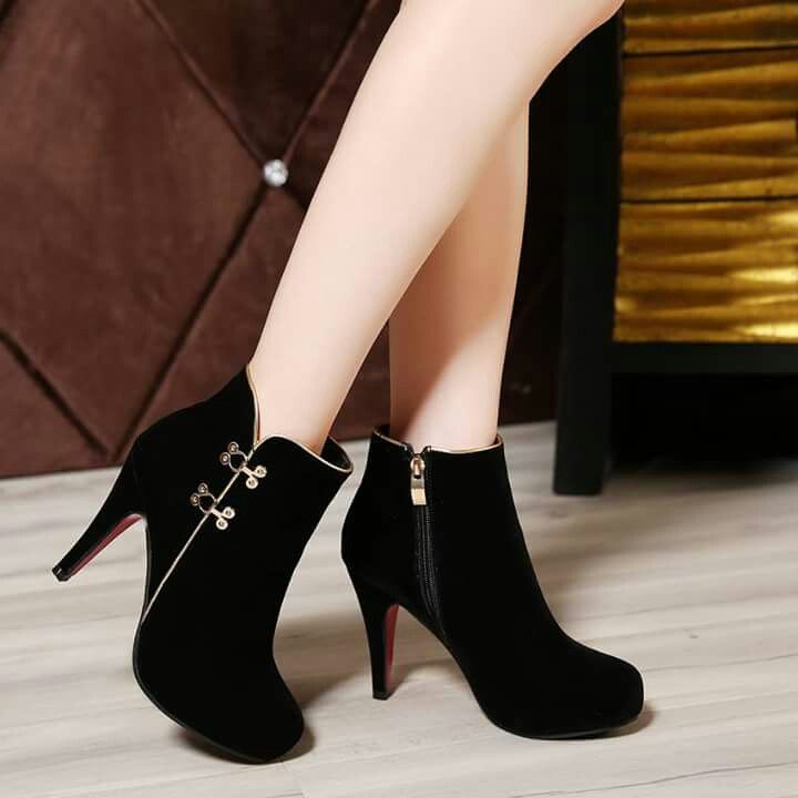 Black heel sandals for women
