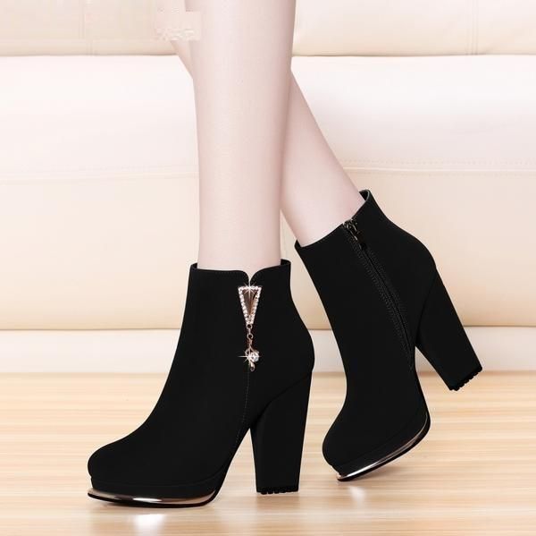 Black heel sandals for women